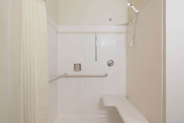 Room 12 of 16