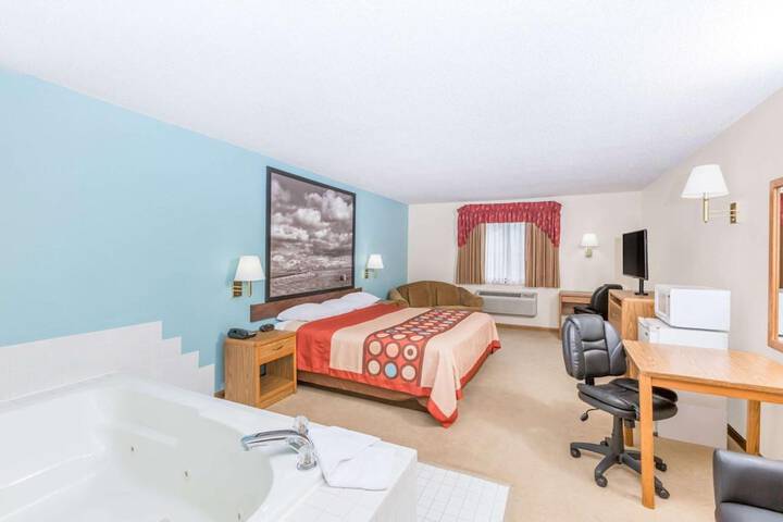 Room 27 of 32