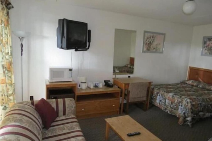 Room 9 of 16