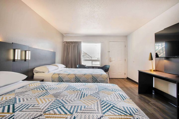 Room 21 of 34