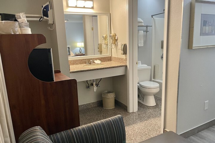 Americas Inn & Suite