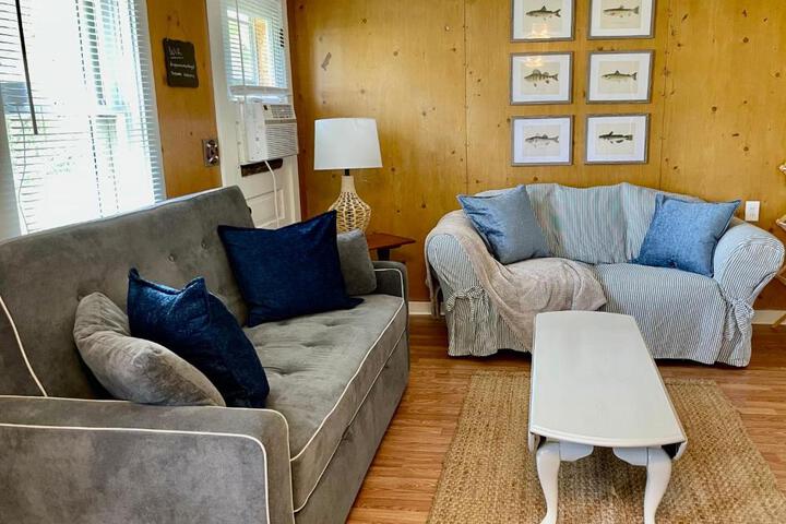 Drop Anchor Cottages and Lake House