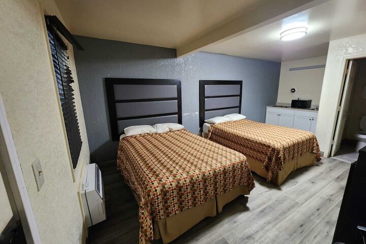 Room 15 of 38