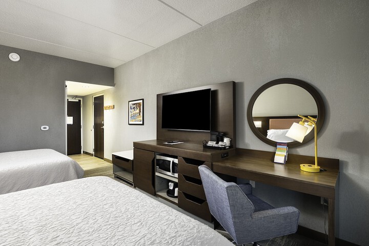 Room 17 of 28