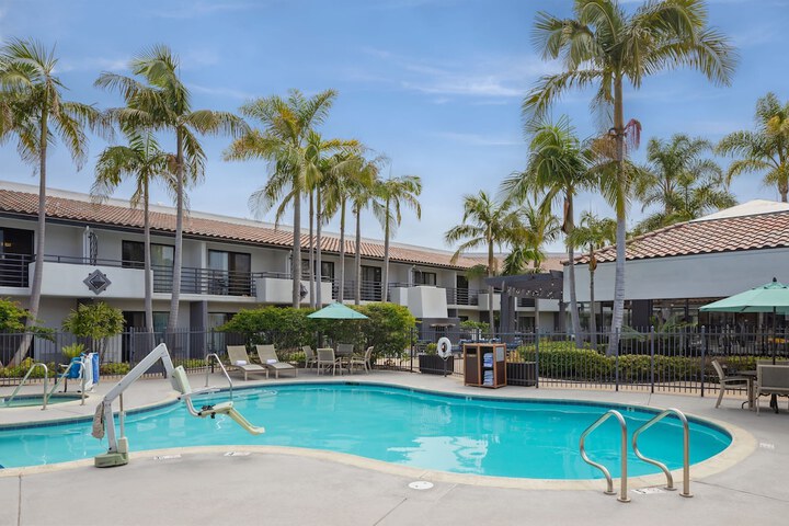 Courtyard by Marriott San Diego Del Mar / Solana Beach