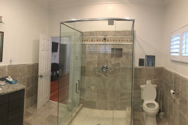 Room 24 of 35
