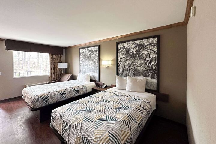 Room 11 of 18