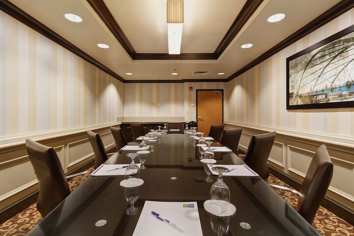 Holiday Inn Express Hotel & Suites Warwick-Providence (Arpt) by IHG