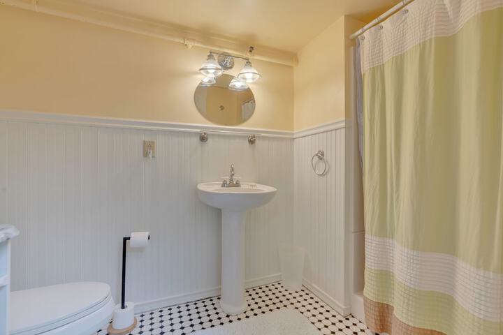 The James Place Inn B & B