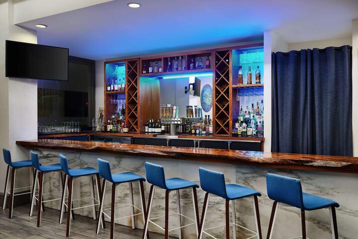 Lounge 63 of 68
