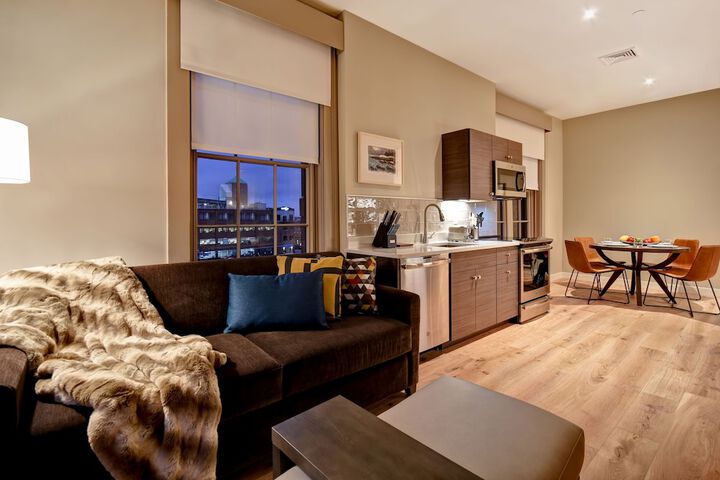Room 52 of 131