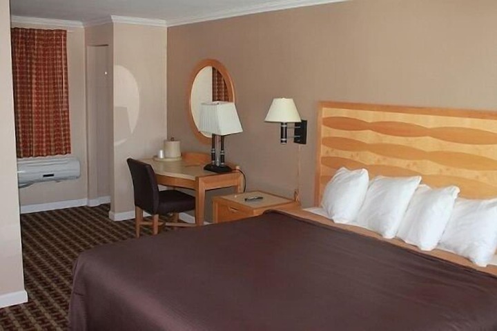 Room 5 of 18