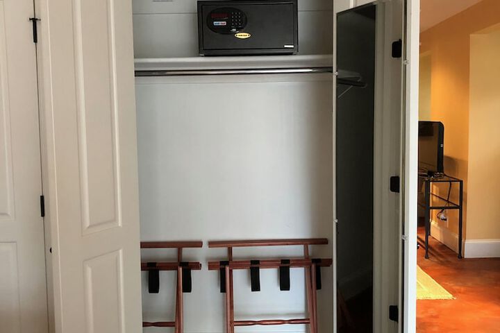 Room 70 of 168