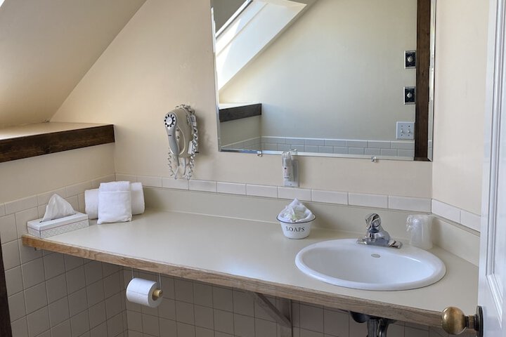 Room 136 of 294