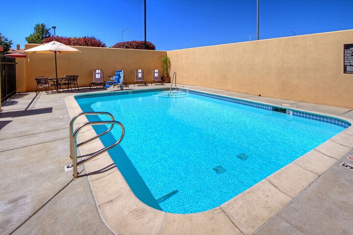 Pool 4 of 27