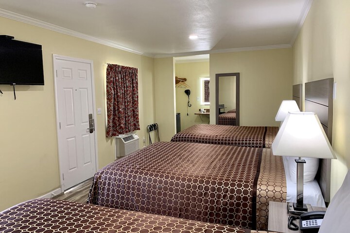 Room 28 of 35
