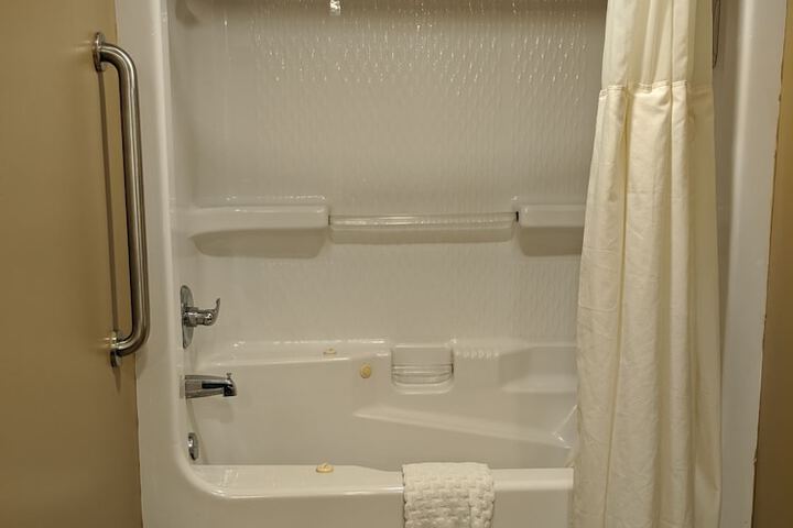 Room 10 of 27