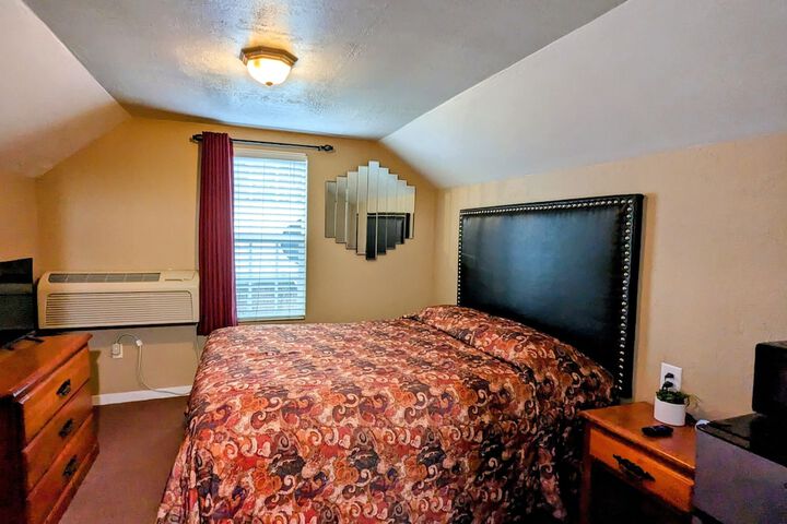 Room 37 of 43