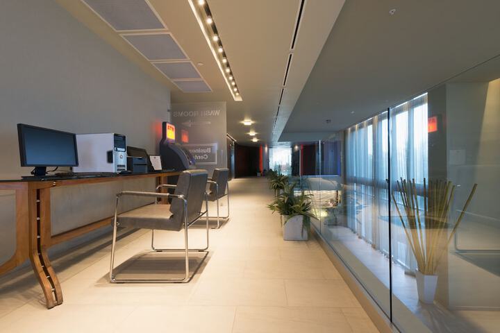 Business Center 62 of 64