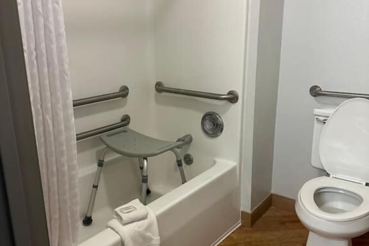 Room 12 of 16