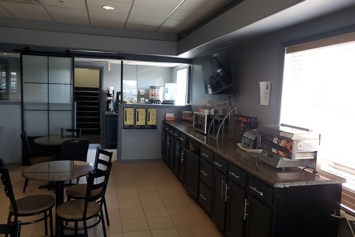 Super 8 by Wyndham Edmonton International Airport