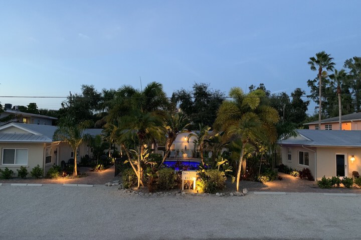 Twin Palms at Siesta