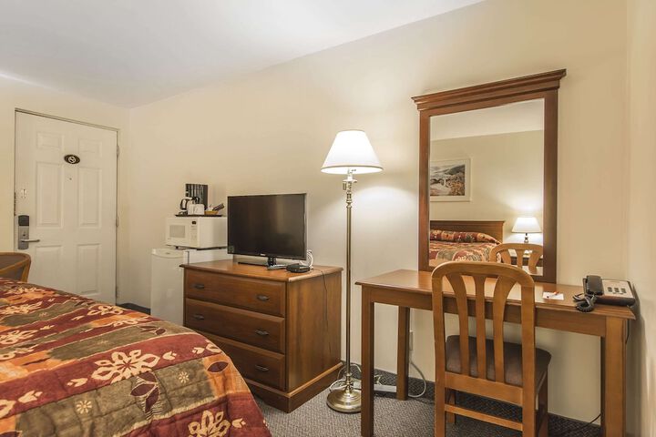 Room 32 of 48