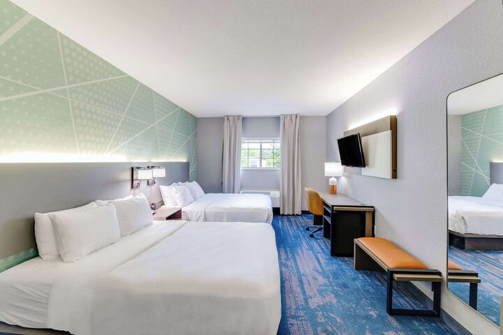 Room 25 of 40