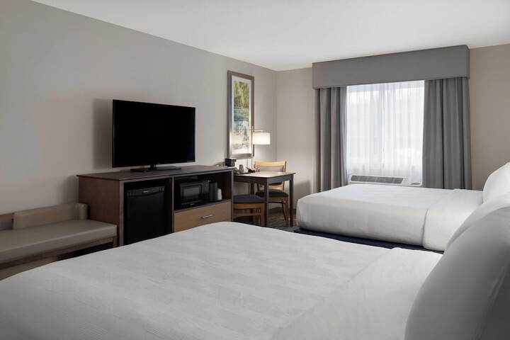 Little Crow Hotel & Conference Trademark by Wyndham