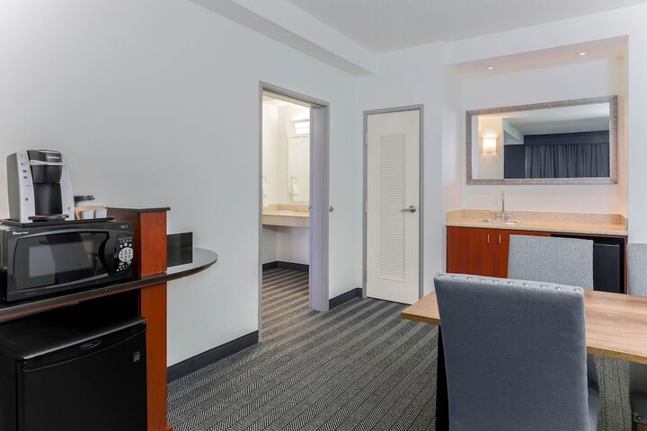 Room 14 of 39