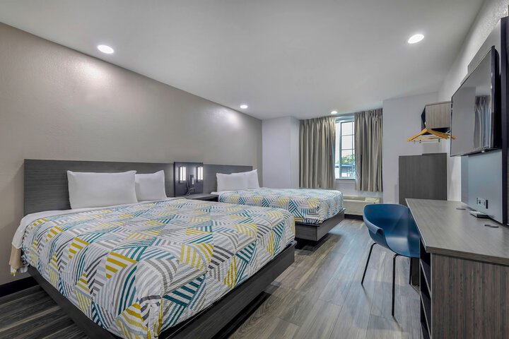 Room 11 of 25