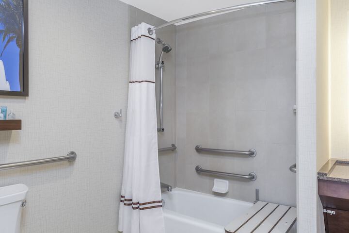 Room 40 of 73