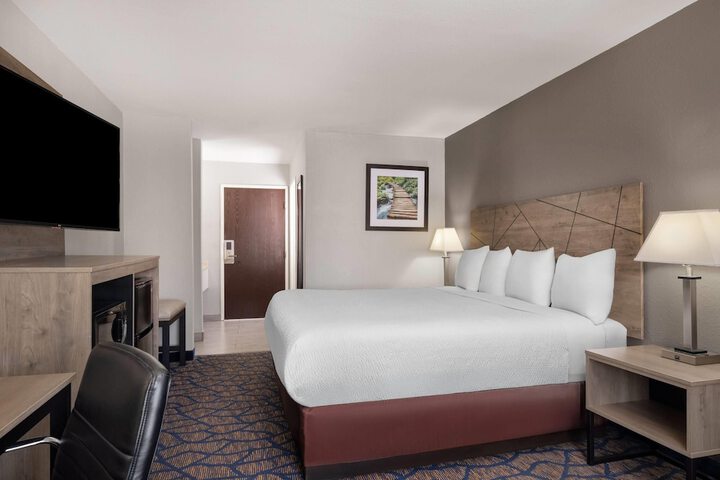 Baymont by Wyndham Waukesha