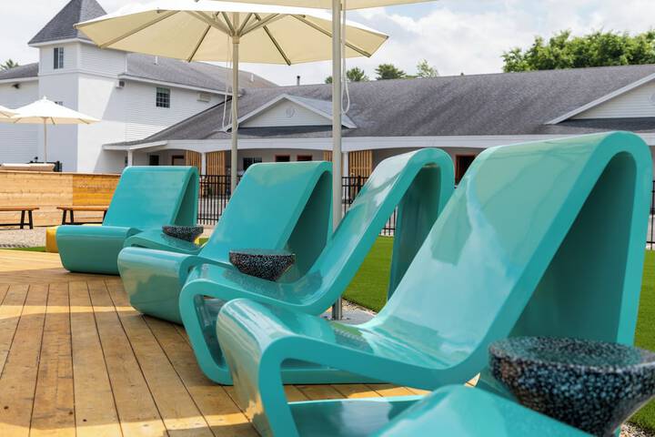 Driftaway Hotel and Pool