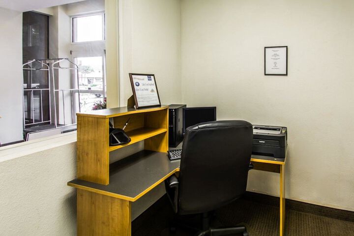 Business Center 41 of 41