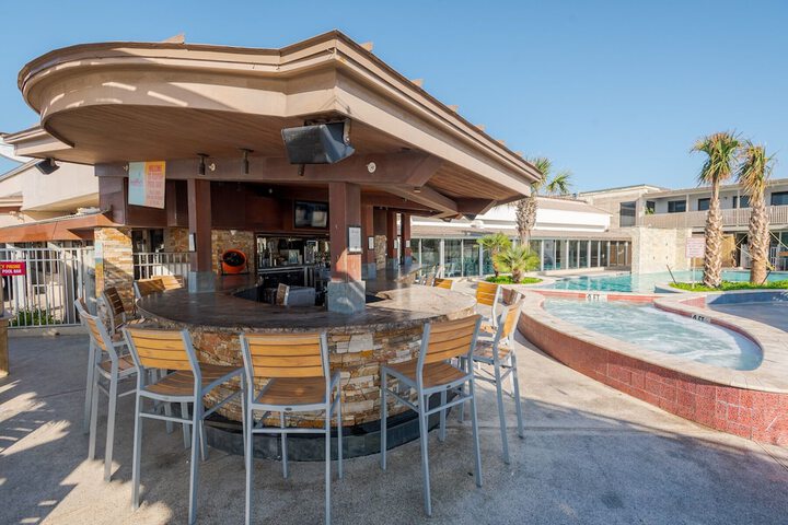 Gaidos Seaside Inn