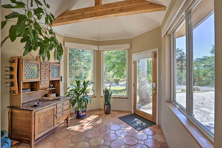 Luxe Auburn Hideaway w / Tennis Court & Views!