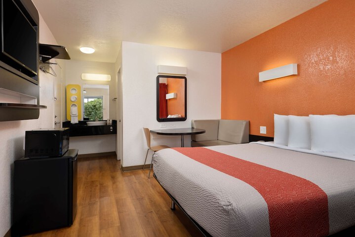 Room 41 of 46