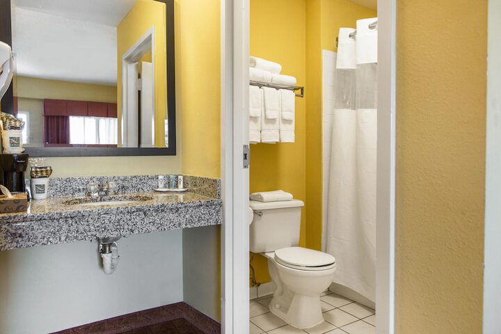 Quality Inn Calera I-65 exit 231