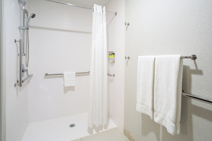 Holiday Inn Express & Suites Lincoln City by IHG