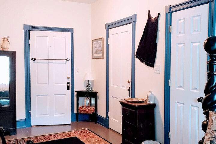 Colonial Beach Plaza Bed & Breakfast