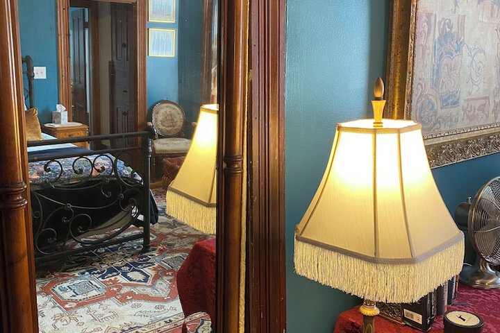Vineyard Mansion & Carriage House Bed & Breakfast