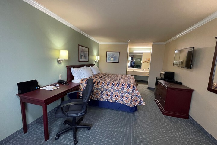 Room 7 of 20