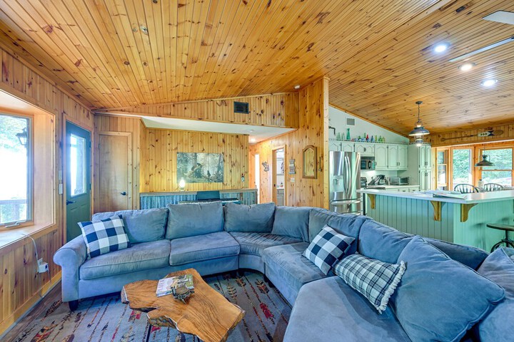 Cullowhee Mountain Retreat w / Deck and Fire Pit!