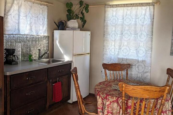 Rustic Rooms Barn Loft (Upstairs Studio Apartment) Near Kings Canyon & Sequoia National Parks