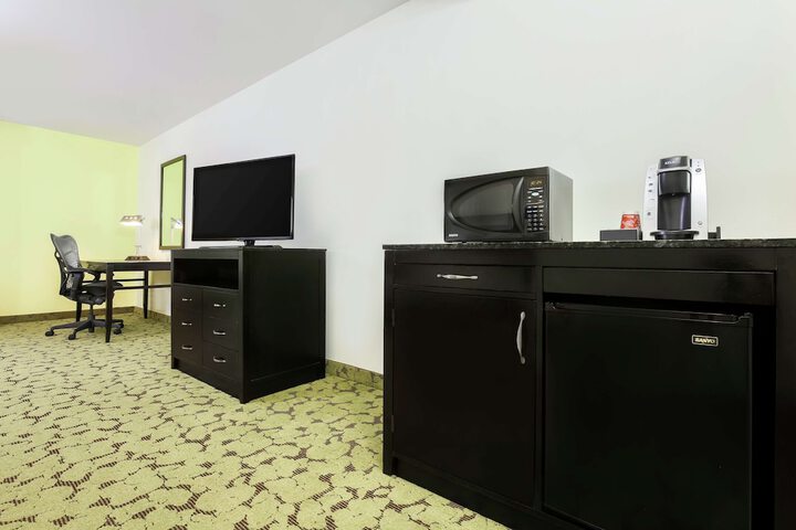 Room 15 of 38