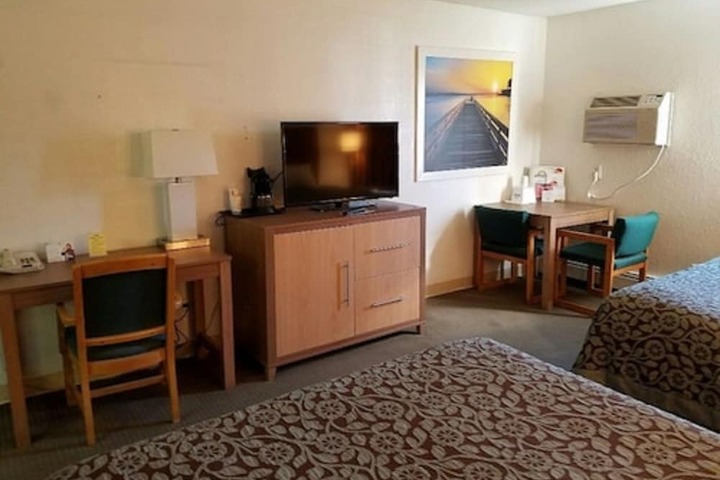 Room 9 of 17