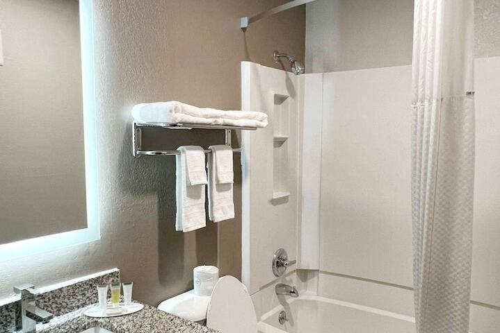 Room 11 of 19