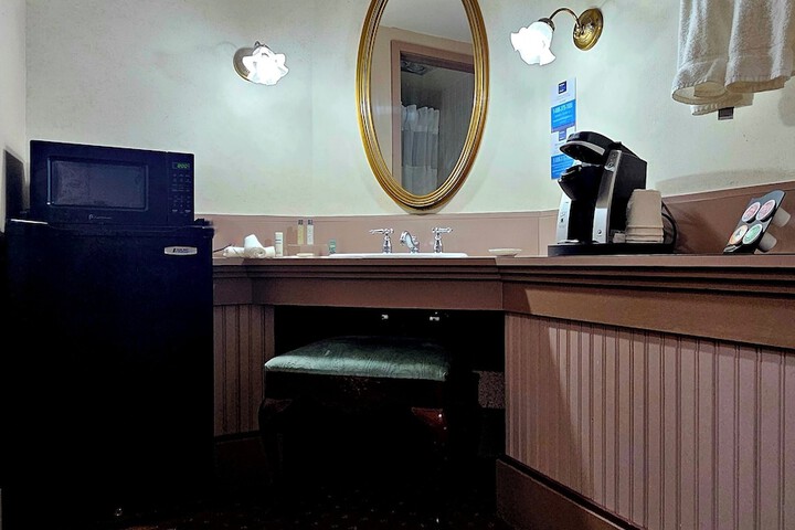Room 10 of 26
