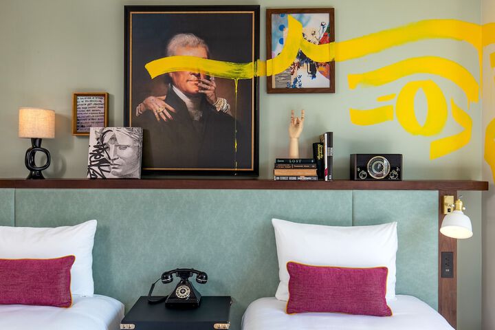 Room 10 of 34